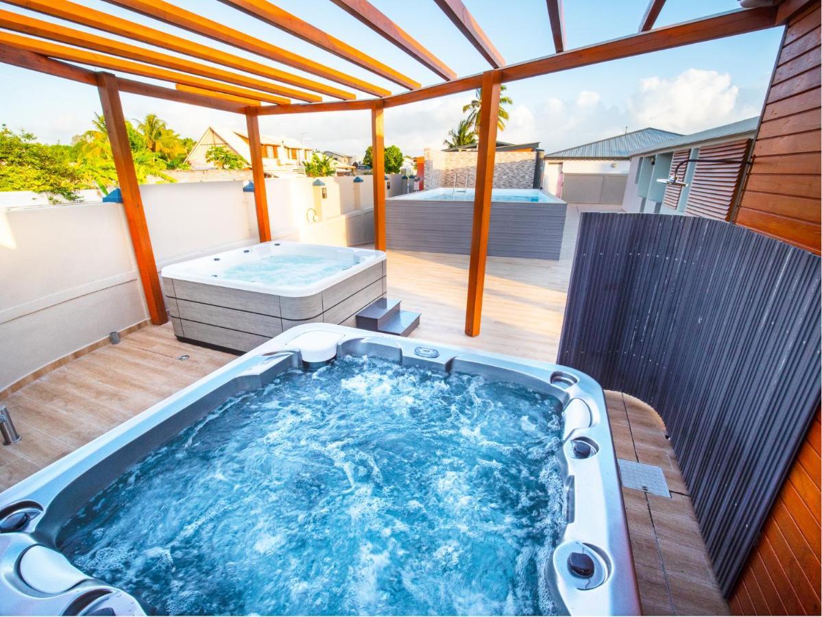Evasion En Plein Coeur De La Ville Studio Jacuzzis Sauna Et Piscine Au Centre De Port-Louis Buitenkant foto