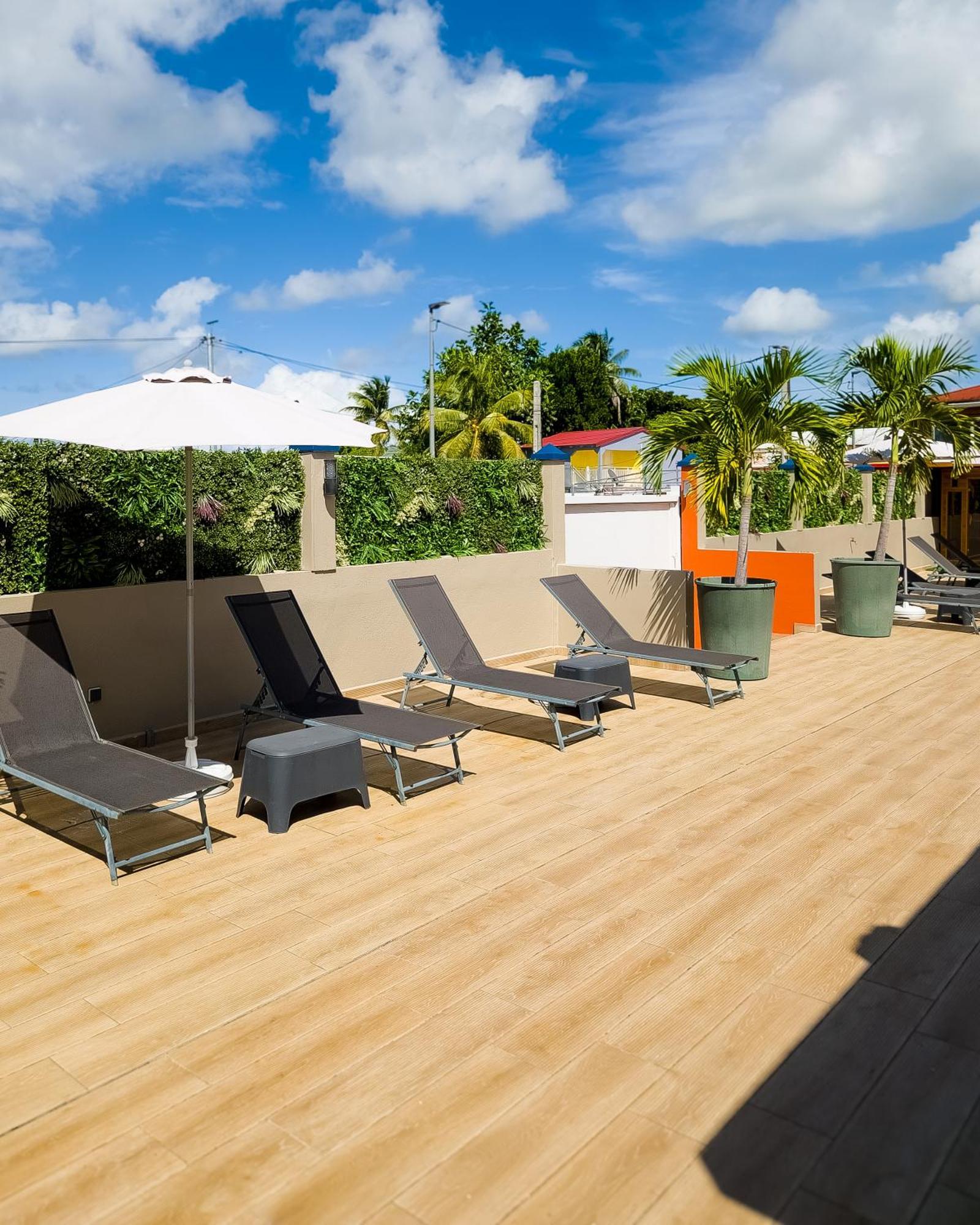 Evasion En Plein Coeur De La Ville Studio Jacuzzis Sauna Et Piscine Au Centre De Port-Louis Buitenkant foto